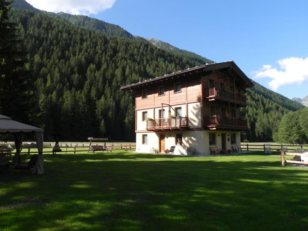Villa Americana Chambres D'Hotes Champoluc Bagian luar foto