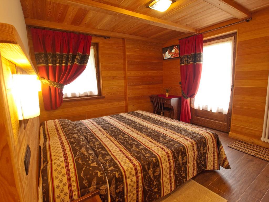 Villa Americana Chambres D'Hotes Champoluc Ruang foto