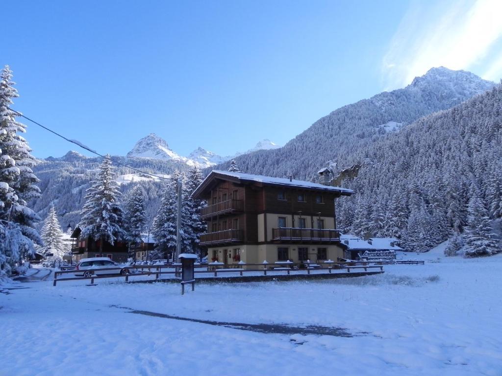 Villa Americana Chambres D'Hotes Champoluc Bagian luar foto