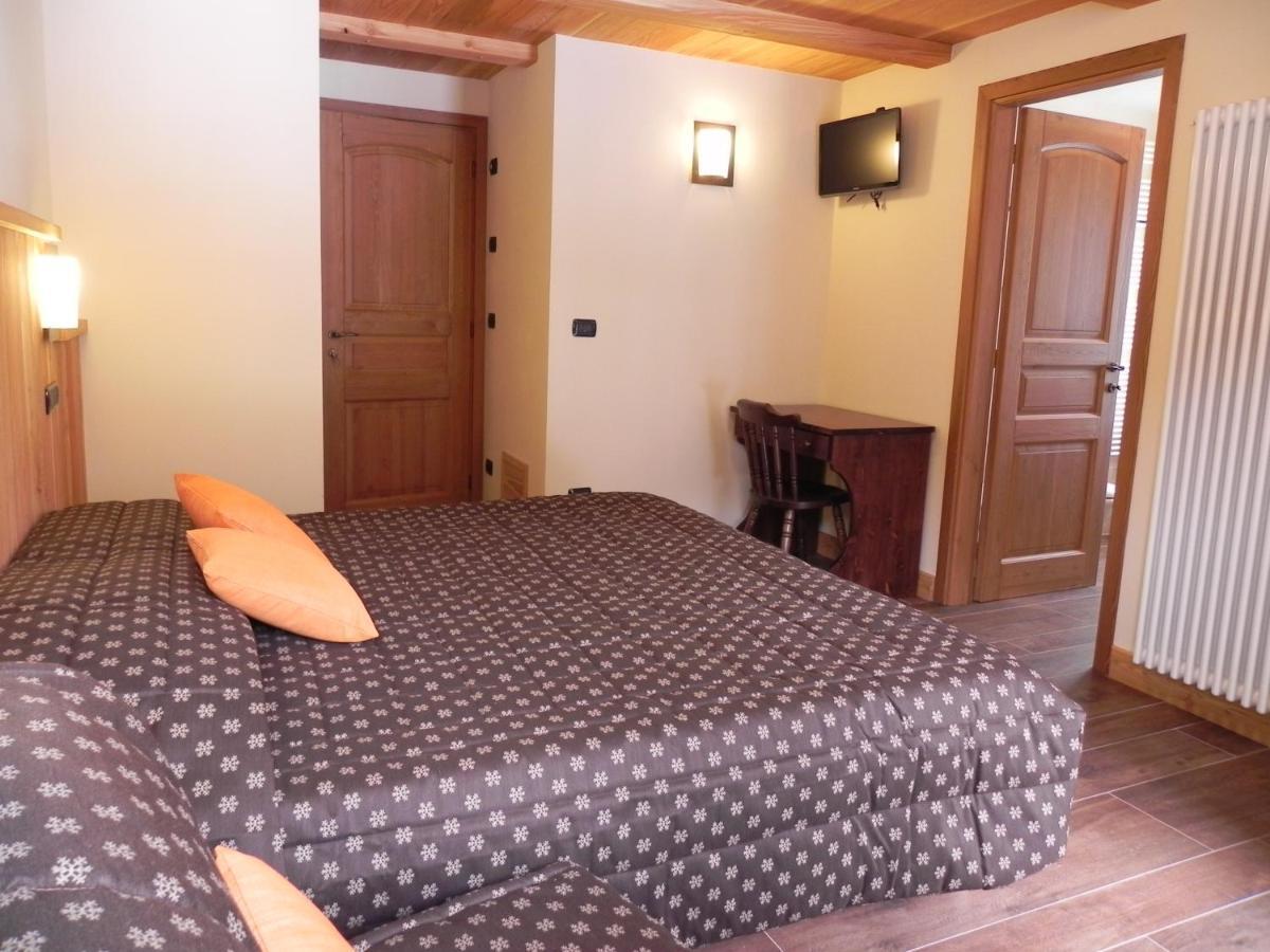 Villa Americana Chambres D'Hotes Champoluc Ruang foto